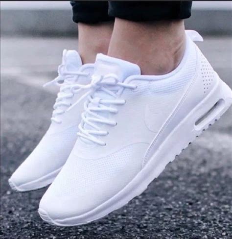 solid white women's nike shoes